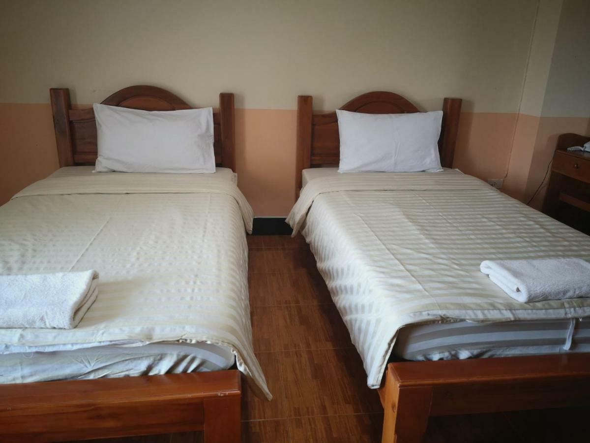 Hotel Sab Suwarn Mansion Suphanburi Esterno foto